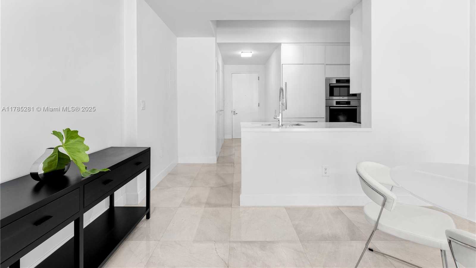 Small Image of 50 SOUTH POINTE DRIVE #501, Miami Beach Number 6