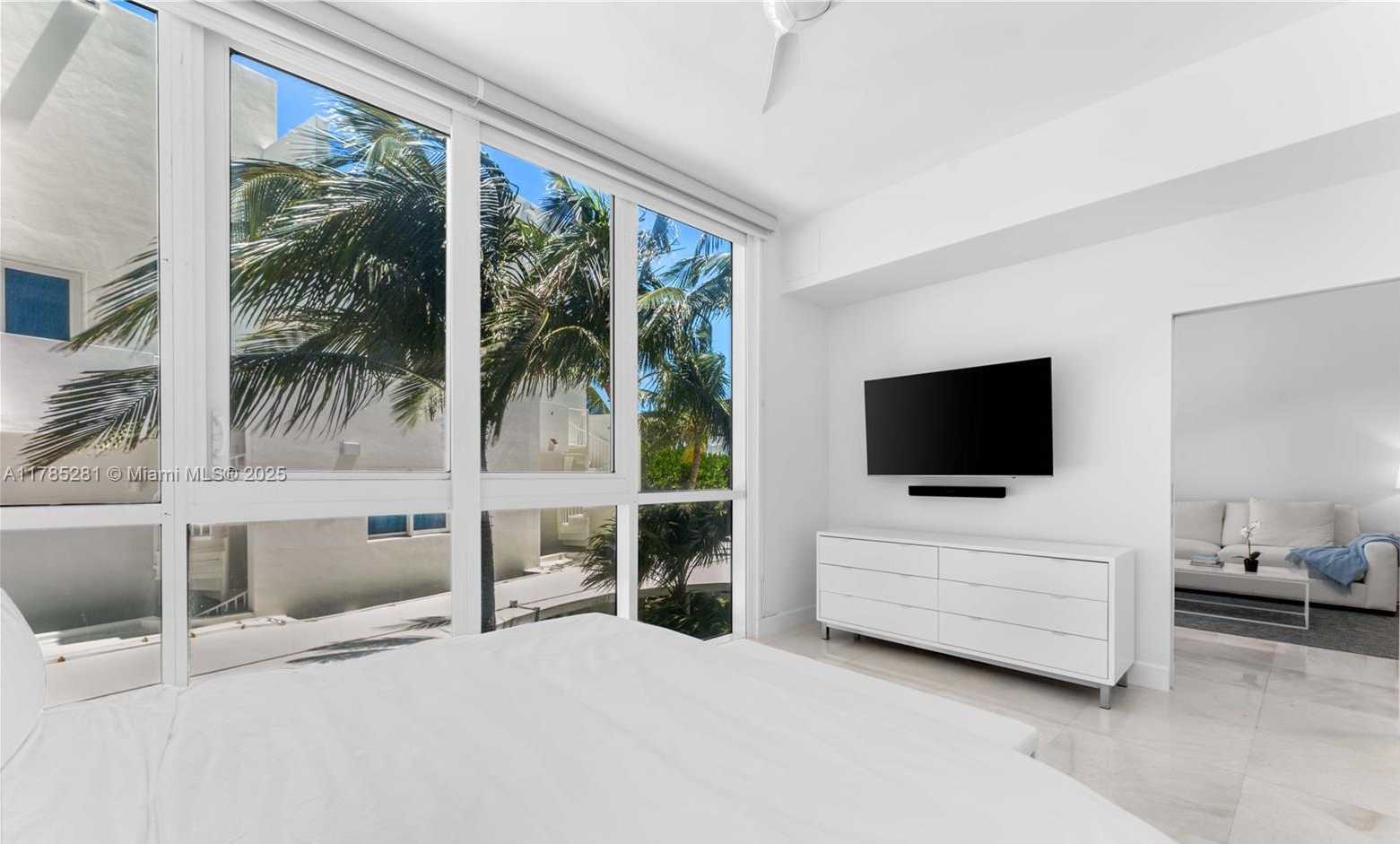 Small Image of 50 SOUTH POINTE DRIVE #501, Miami Beach Number 9