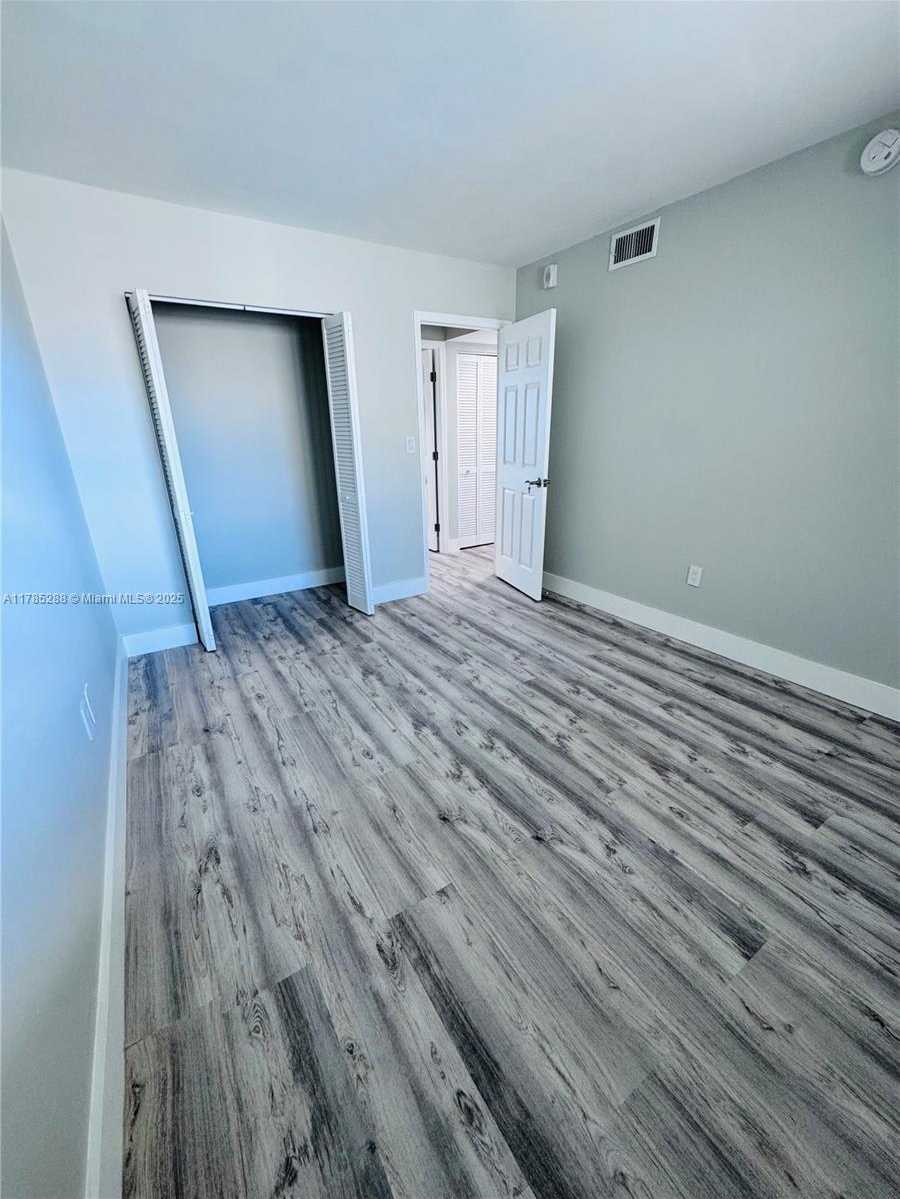 Small Image of 1750 NORTH EAST 191ST ST #725-4, Miami Number 14