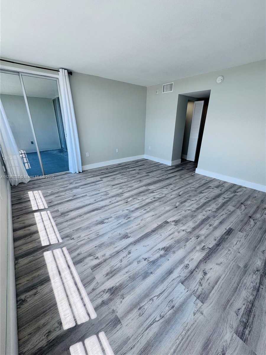 Small Image of 1750 NORTH EAST 191ST ST #725-4, Miami Number 18