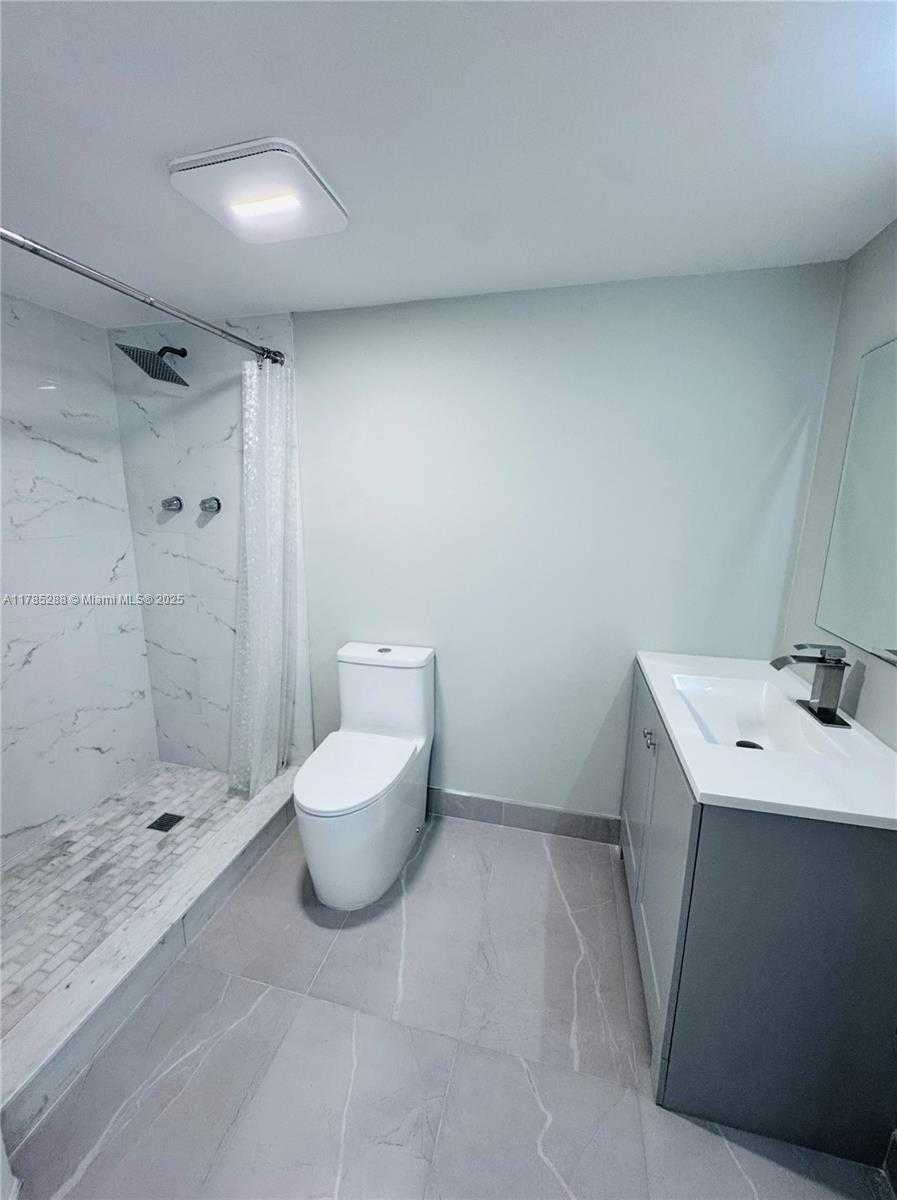 Small Image of 1750 NORTH EAST 191ST ST #725-4, Miami Number 22