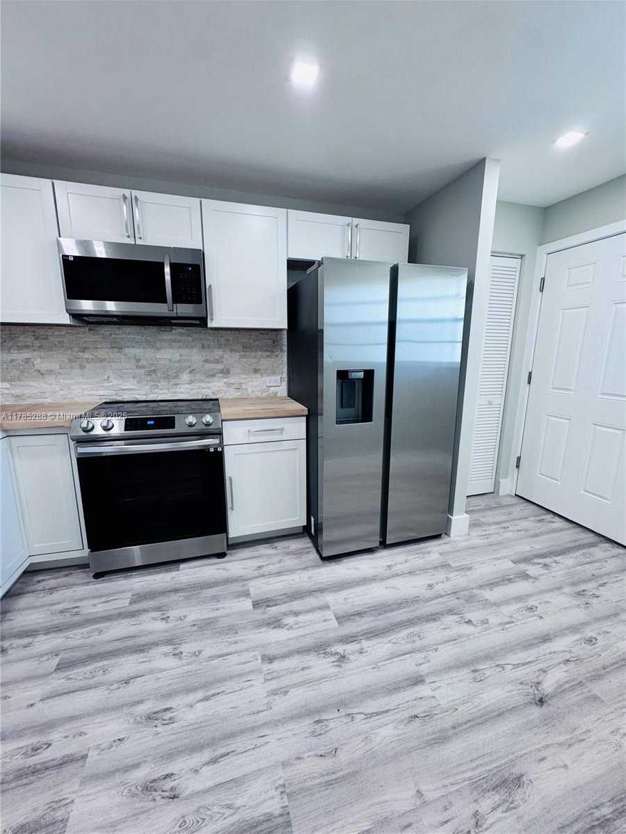 Small Image of 1750 NORTH EAST 191ST ST #725-4, Miami Number 3