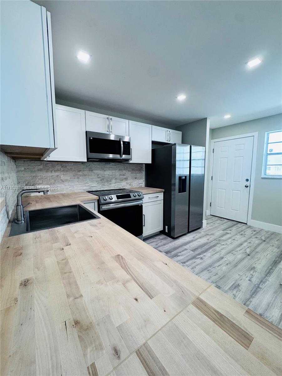 Small Image of 1750 NORTH EAST 191ST ST #725-4, Miami Number 4