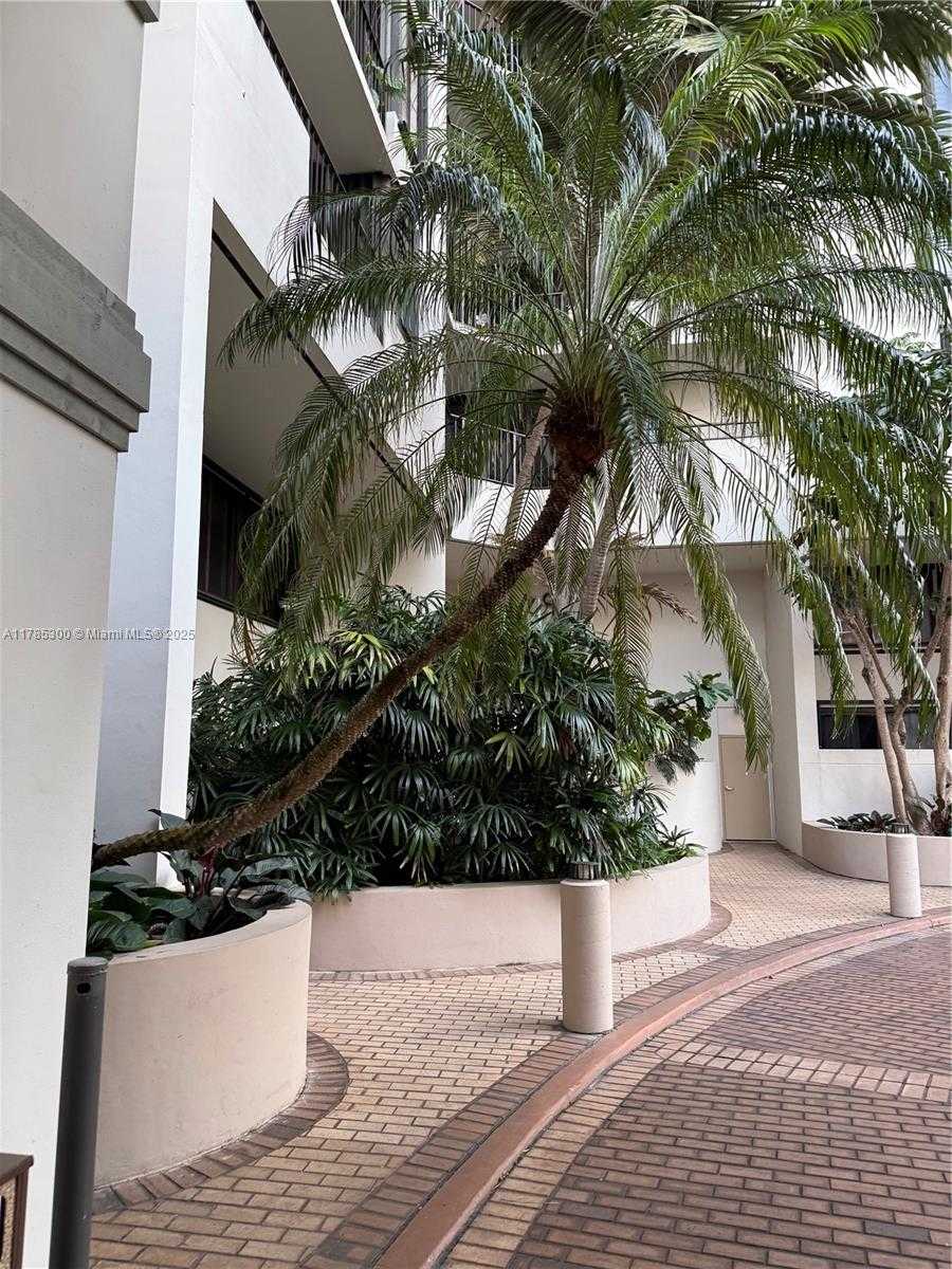 Small Image of 520 BRICKELL KEY DR #A1211, Miami Number 8