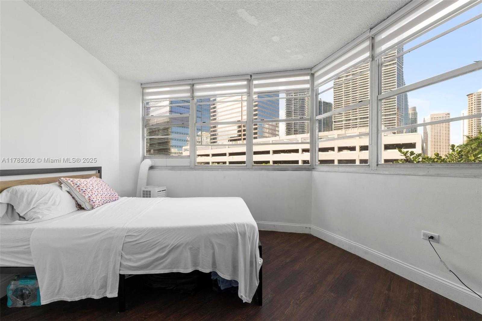 Small Image of 801 BRICKELL BAY DR #361, Miami Number 15