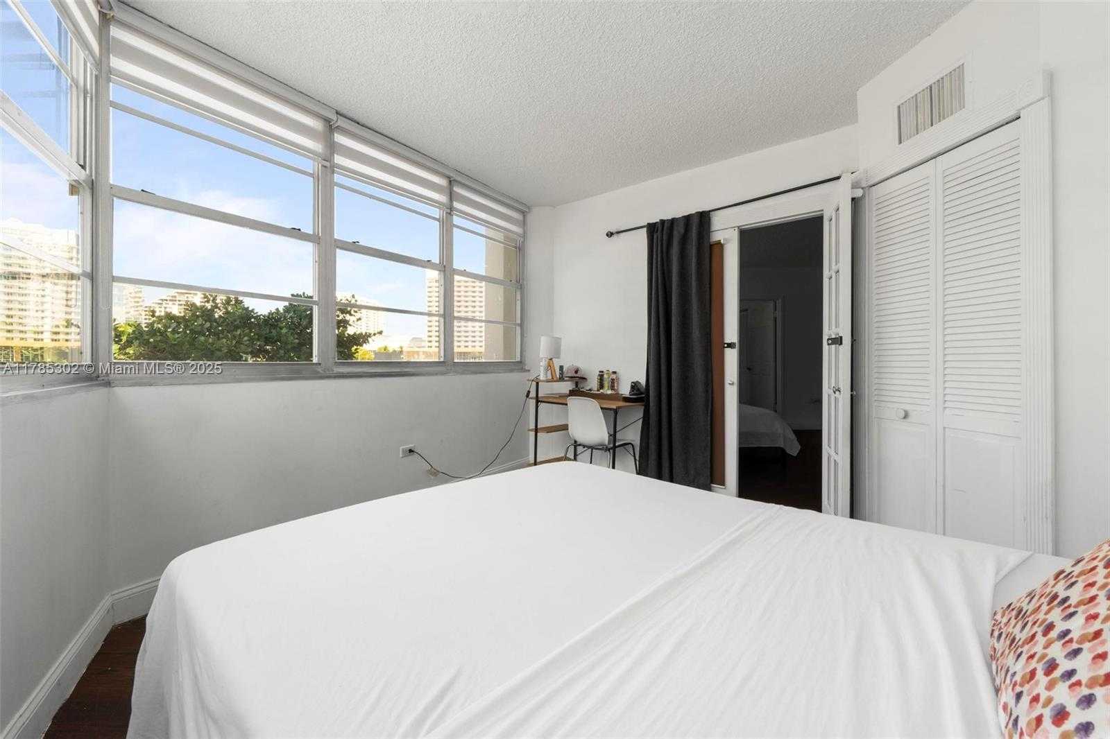Small Image of 801 BRICKELL BAY DR #361, Miami Number 16