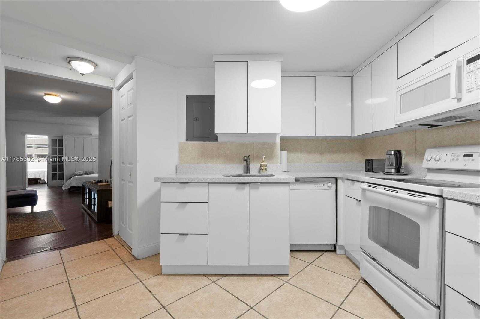 Small Image of 801 BRICKELL BAY DR #361, Miami Number 18