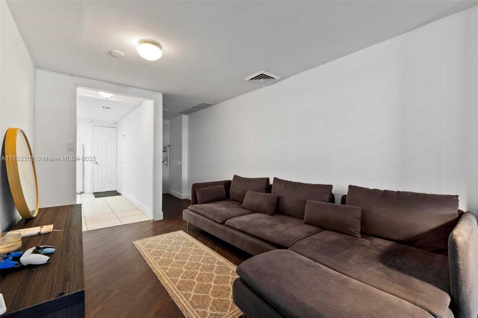 Small Image of 801 BRICKELL BAY DR #361, Miami Number 8
