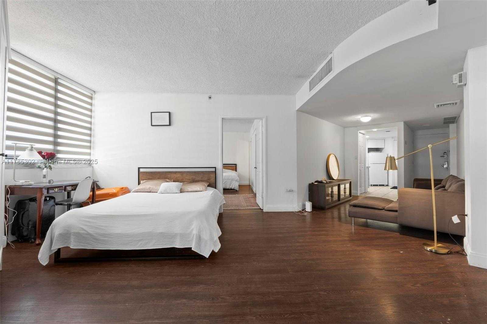 Small Image of 801 BRICKELL BAY DR #361, Miami Number 9