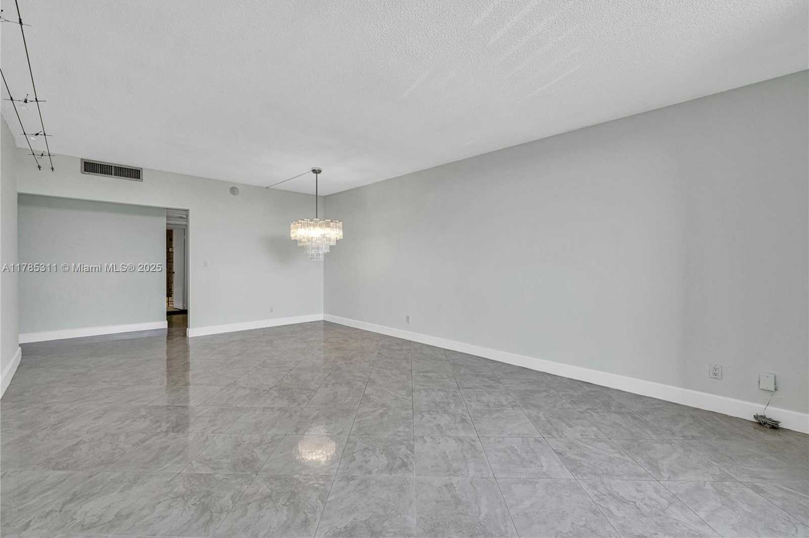 Small Image of 90 EDGEWATER DR #624, Coral Gables Number 10