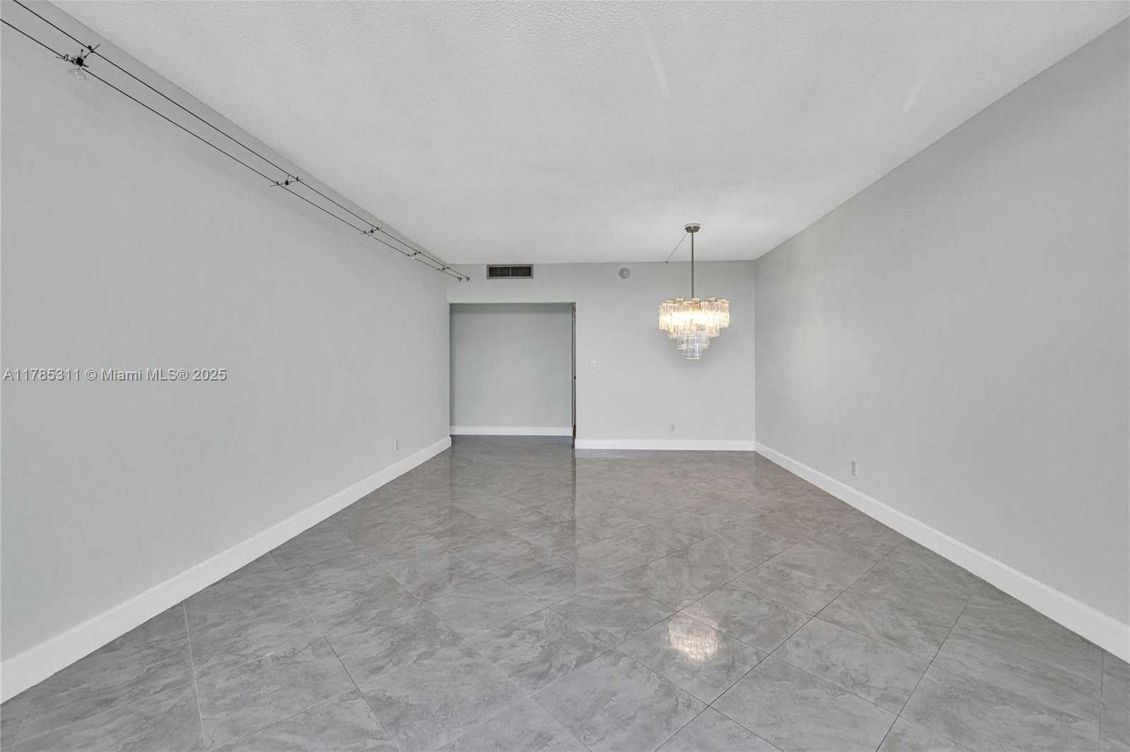 Small Image of 90 EDGEWATER DR #624, Coral Gables Number 11