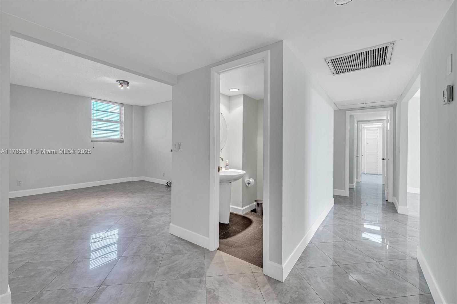 Small Image of 90 EDGEWATER DR #624, Coral Gables Number 13