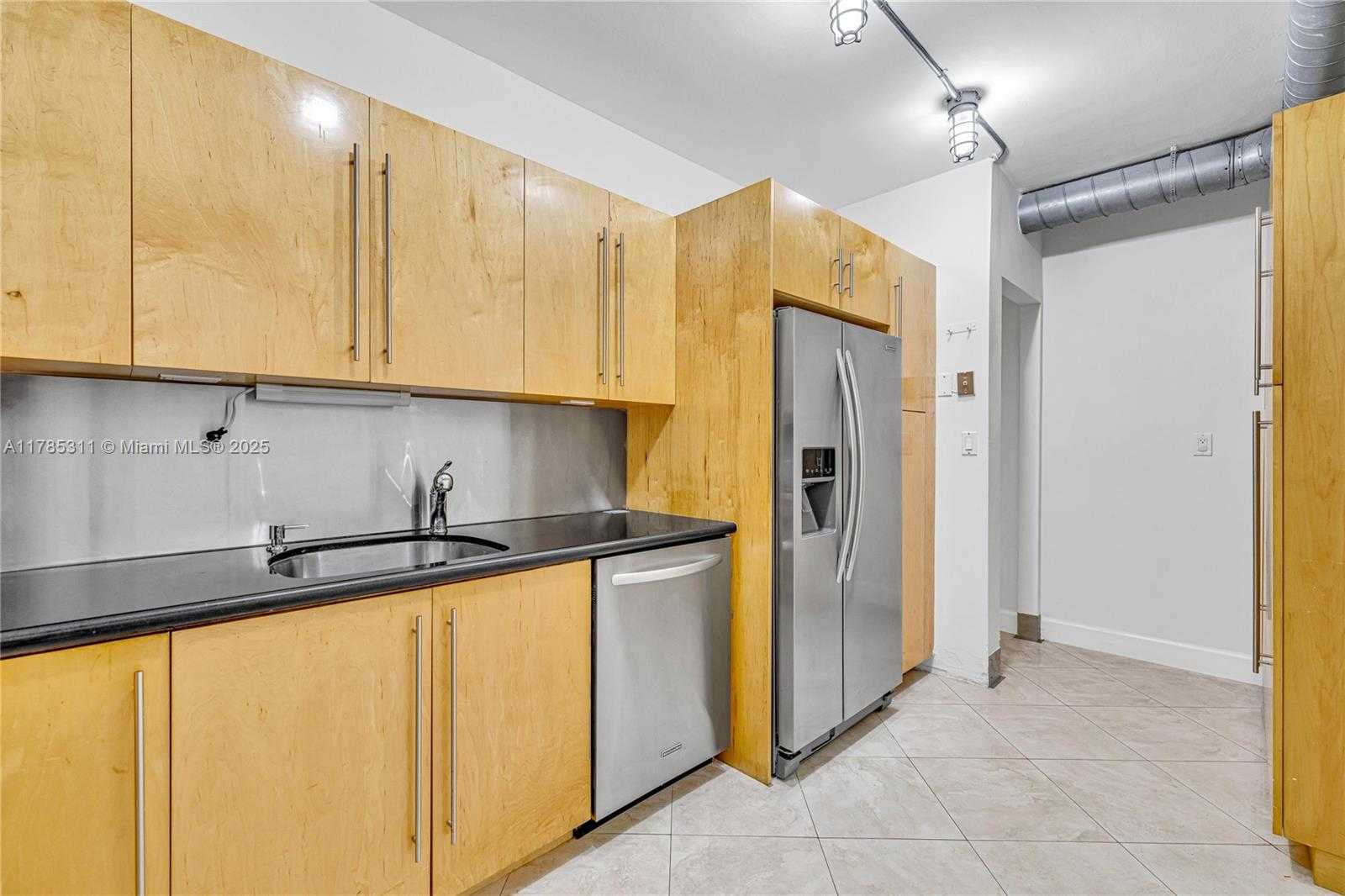 Small Image of 90 EDGEWATER DR #624, Coral Gables Number 16