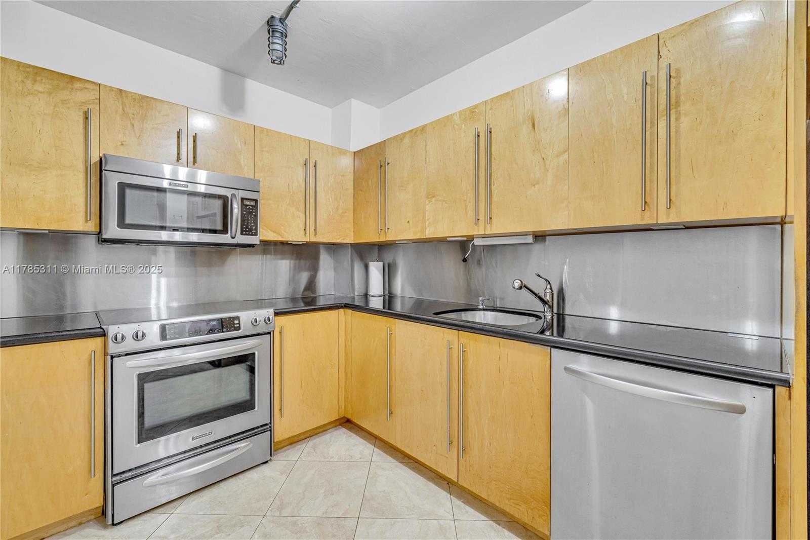 Small Image of 90 EDGEWATER DR #624, Coral Gables Number 17