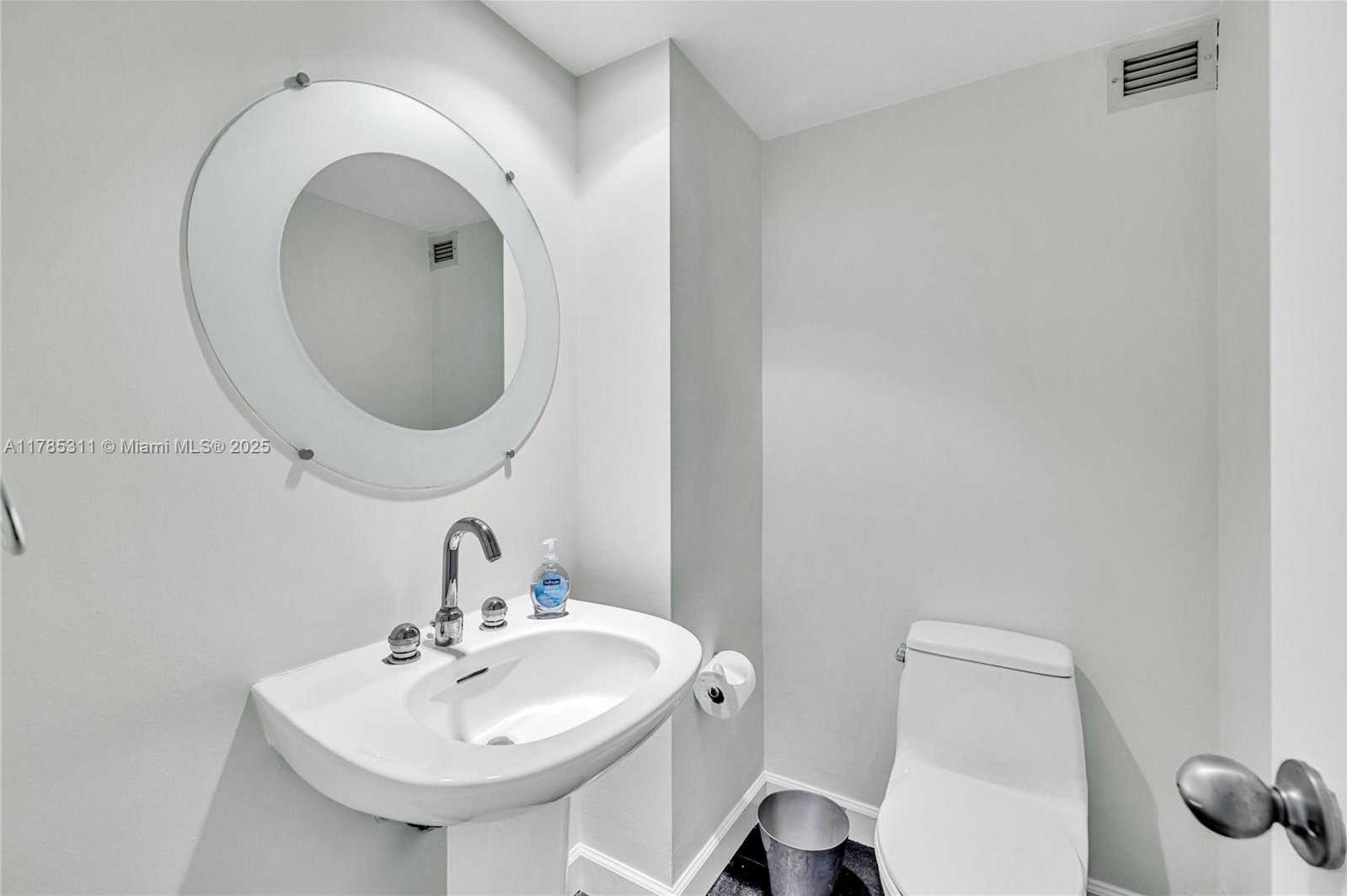 Small Image of 90 EDGEWATER DR #624, Coral Gables Number 18