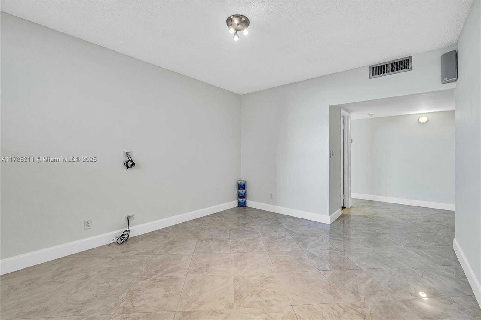 Small Image of 90 EDGEWATER DR #624, Coral Gables Number 21