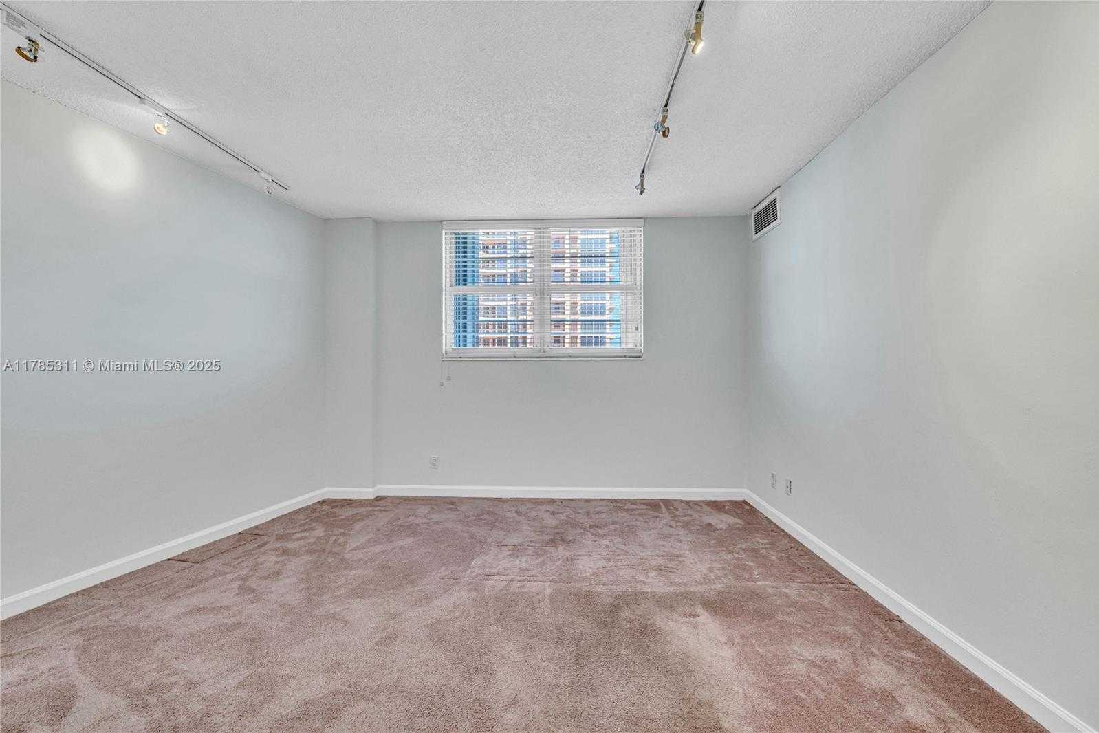 Small Image of 90 EDGEWATER DR #624, Coral Gables Number 26