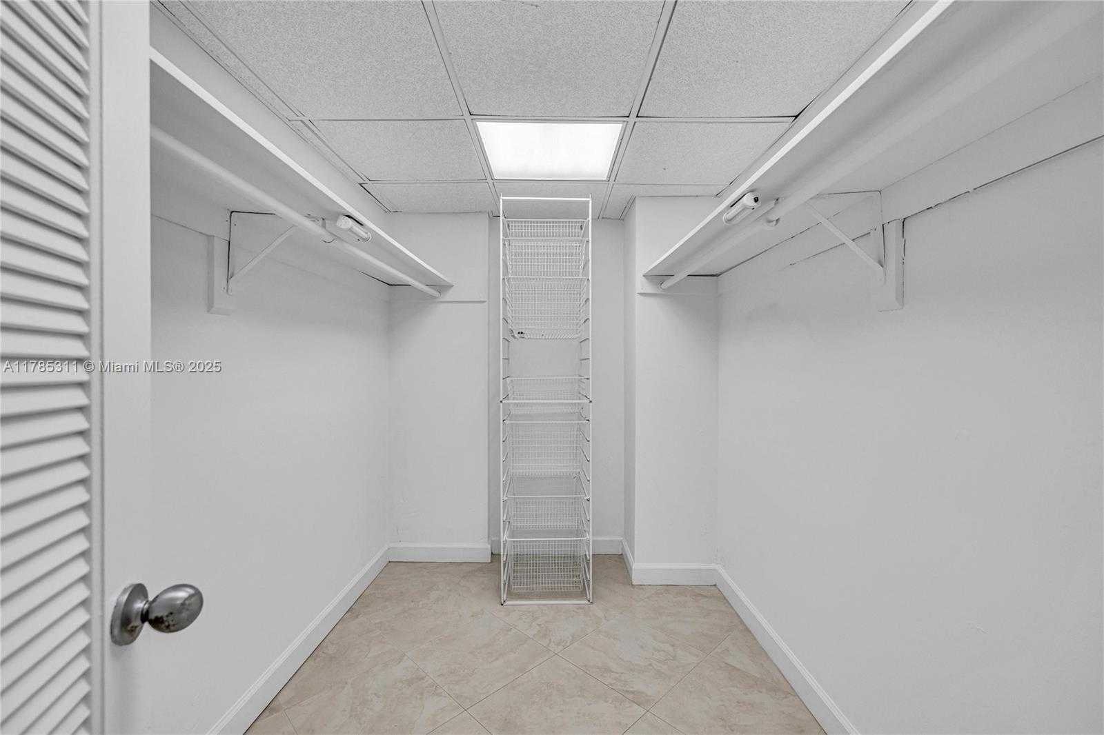 Small Image of 90 EDGEWATER DR #624, Coral Gables Number 30