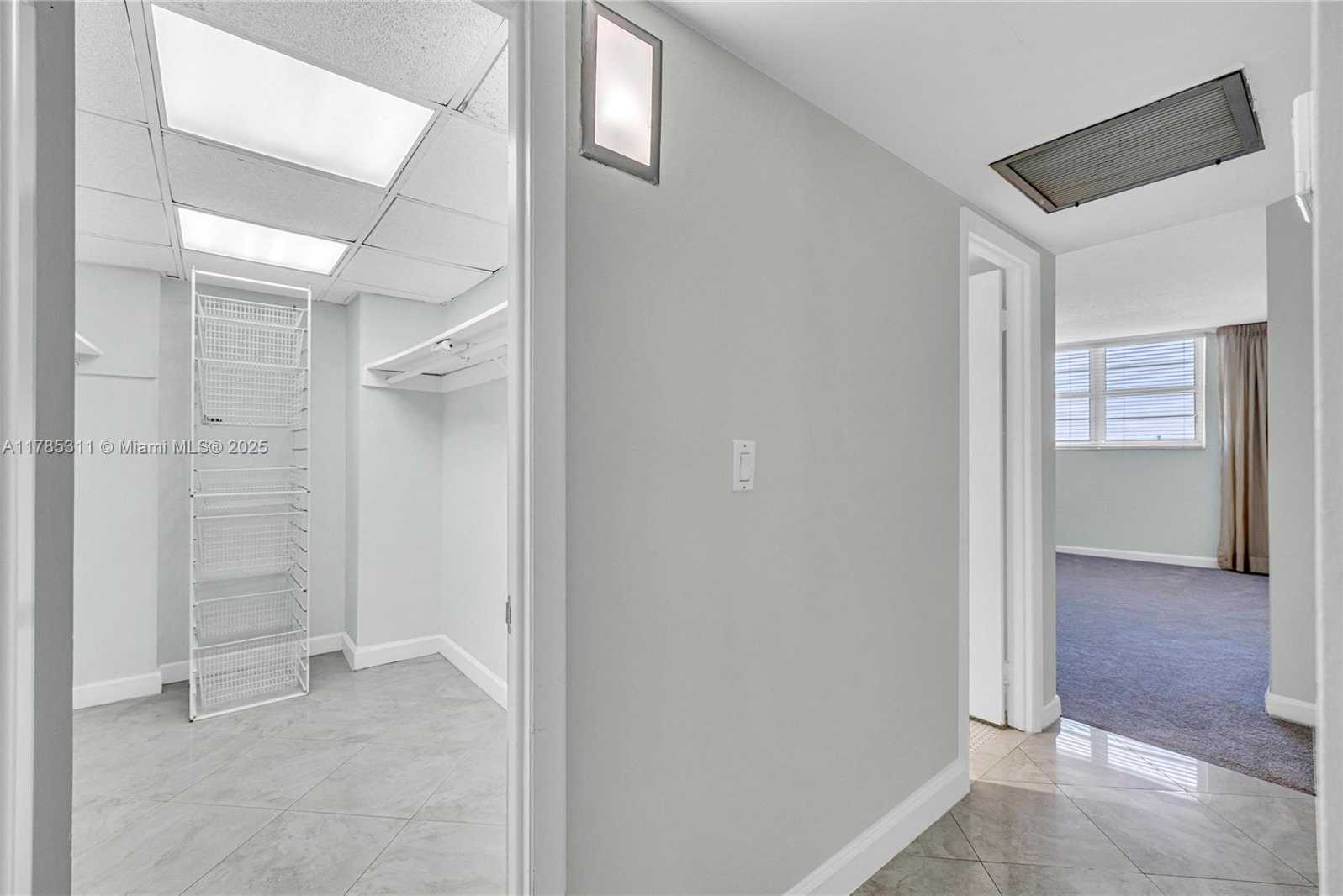 Small Image of 90 EDGEWATER DR #624, Coral Gables Number 31