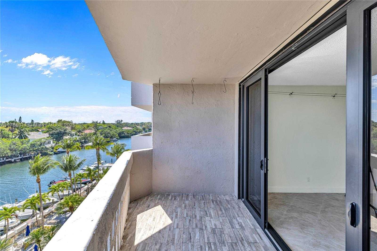 Small Image of 90 EDGEWATER DR #624, Coral Gables Number 4