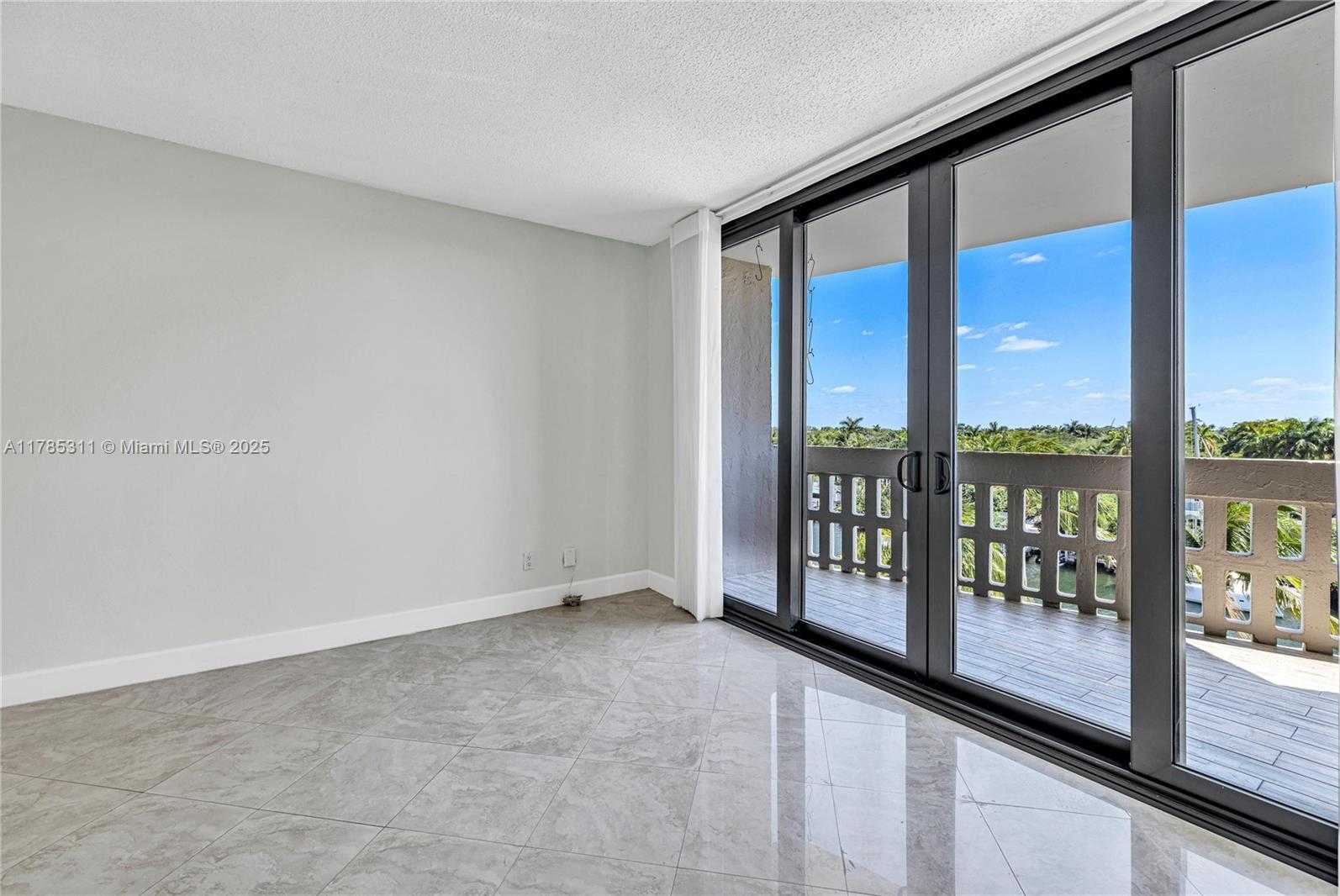 Small Image of 90 EDGEWATER DR #624, Coral Gables Number 5