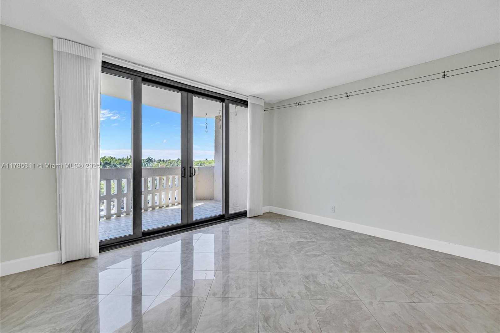 Small Image of 90 EDGEWATER DR #624, Coral Gables Number 6