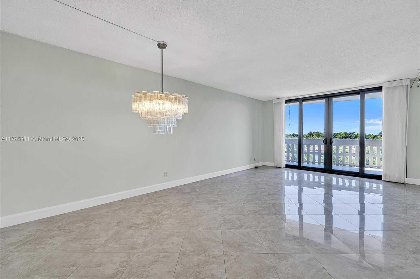 Small Image of 90 EDGEWATER DR #624, Coral Gables Number 8