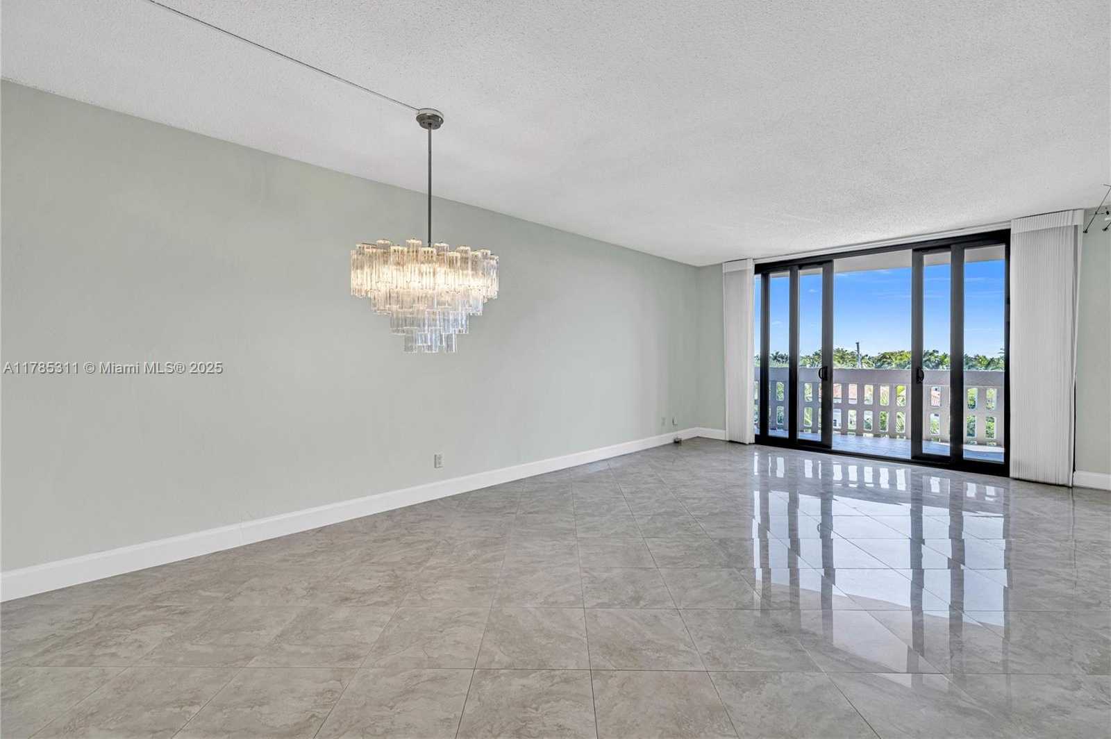 Small Image of 90 EDGEWATER DR #624, Coral Gables Number 9