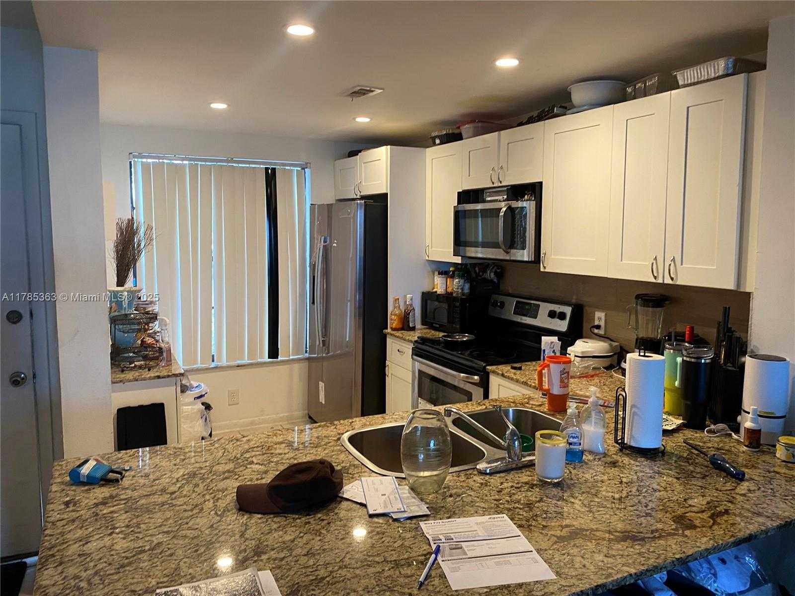 Small Image of 202 LAKE POINTE DR #105, Oakland Park Number 10