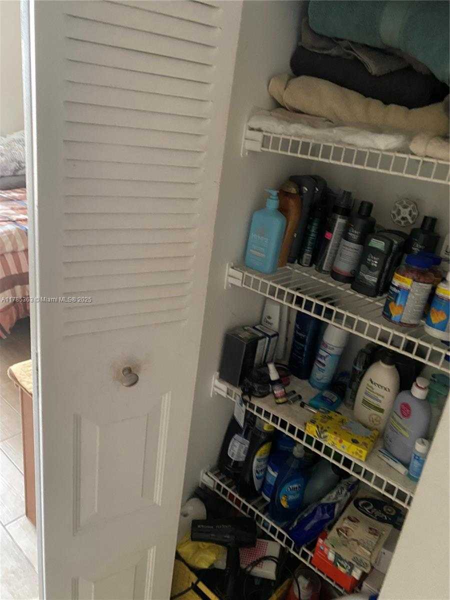 Small Image of 202 LAKE POINTE DR #105, Oakland Park Number 12