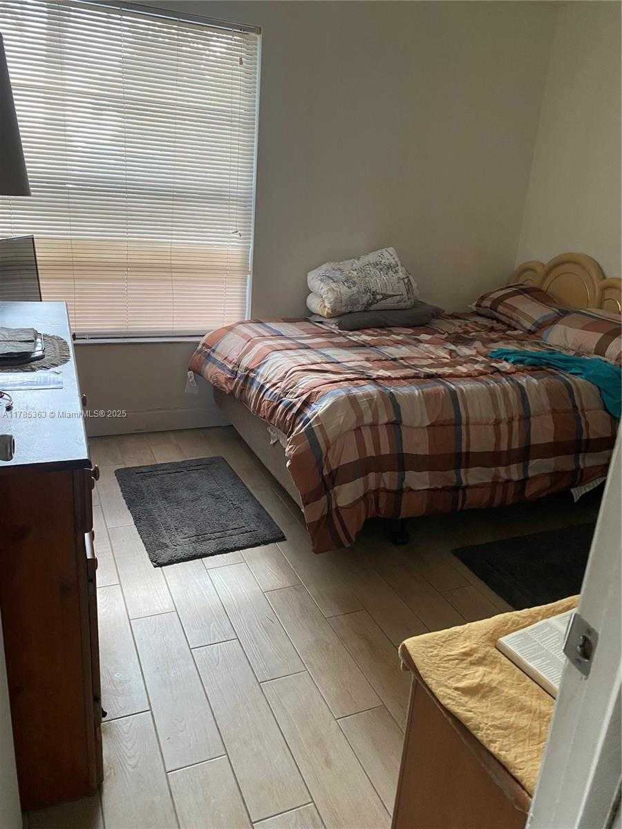 Small Image of 202 LAKE POINTE DR #105, Oakland Park Number 13