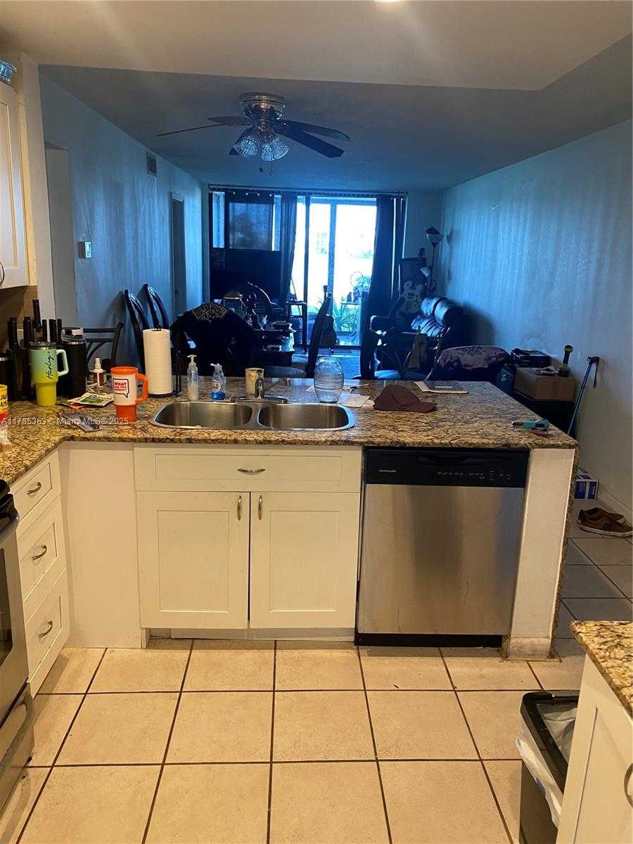 Small Image of 202 LAKE POINTE DR #105, Oakland Park Number 15