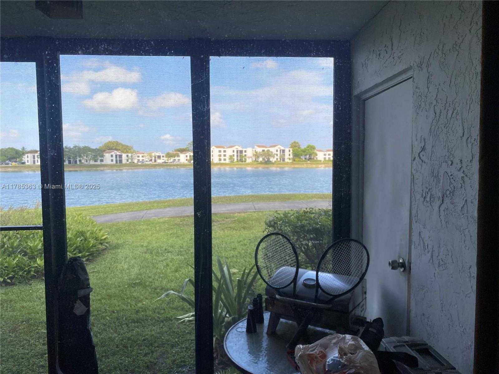 Small Image of 202 LAKE POINTE DR #105, Oakland Park Number 4
