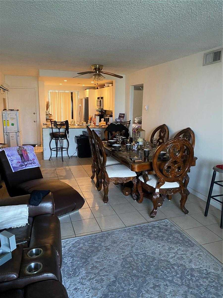 Small Image of 202 LAKE POINTE DR #105, Oakland Park Number 5