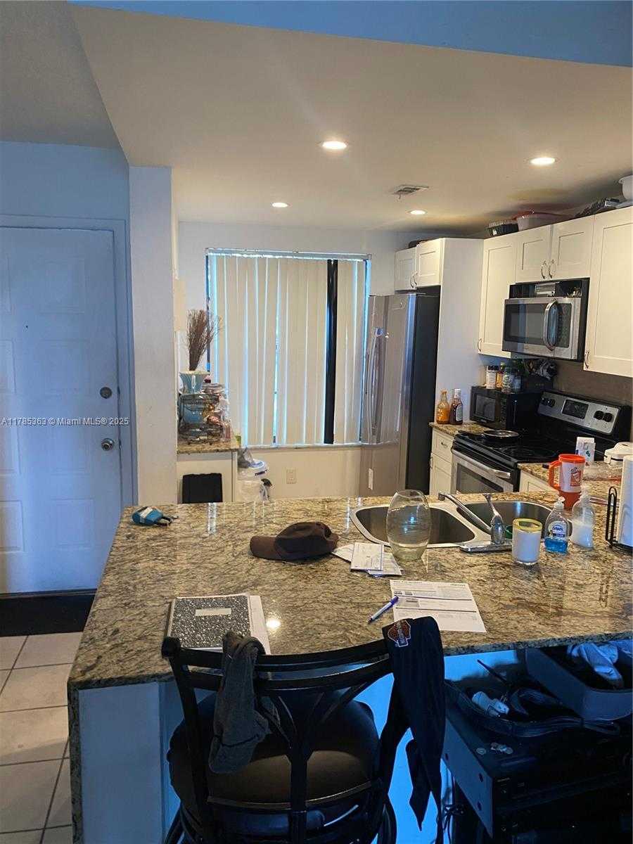 Small Image of 202 LAKE POINTE DR #105, Oakland Park Number 9