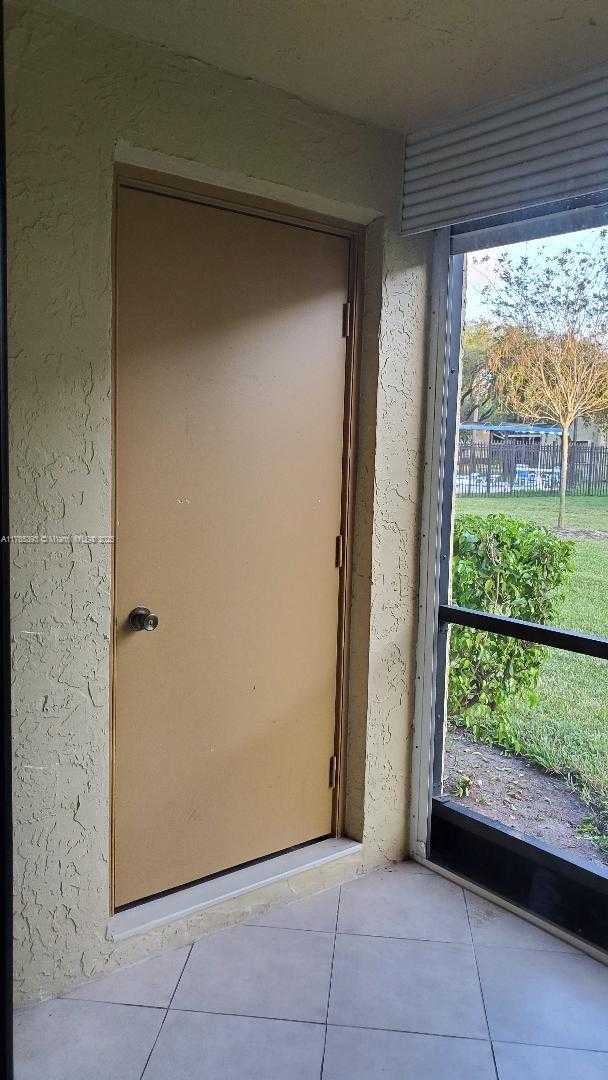 Small Image of 307 LAKEVIEW DR #102, Weston Number 16