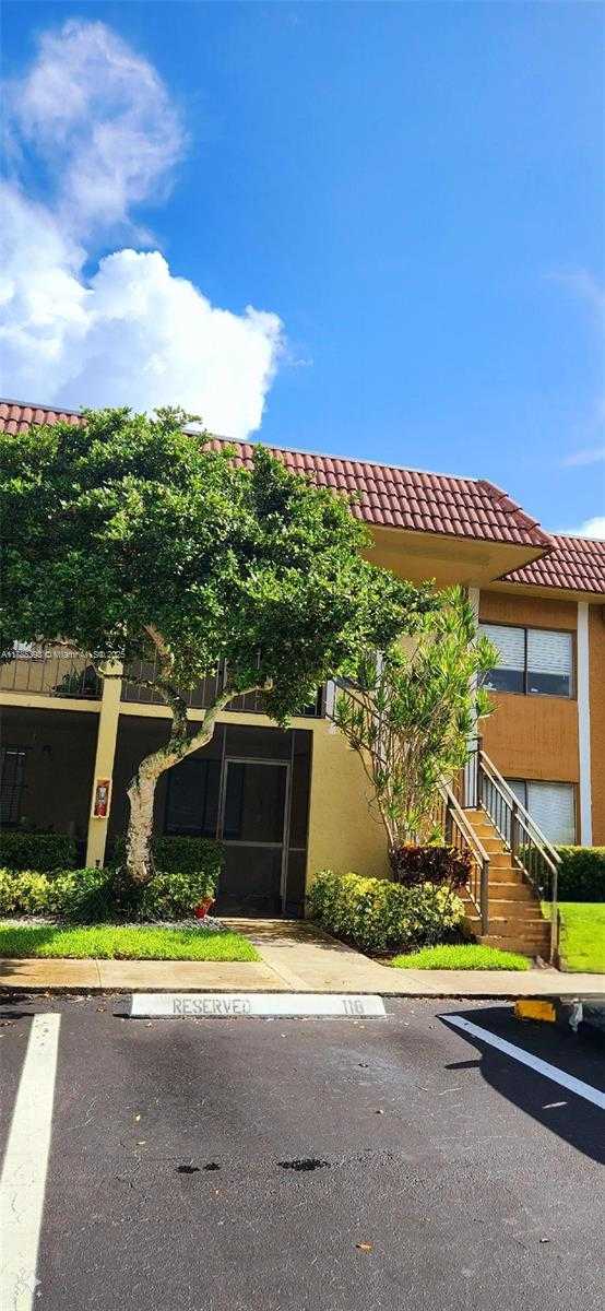 Small Image of 307 LAKEVIEW DR #102, Weston Number 2