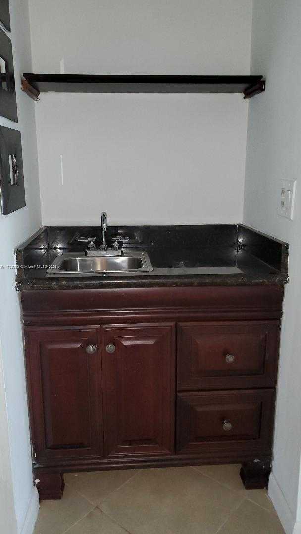 Small Image of 307 LAKEVIEW DR #102, Weston Number 4
