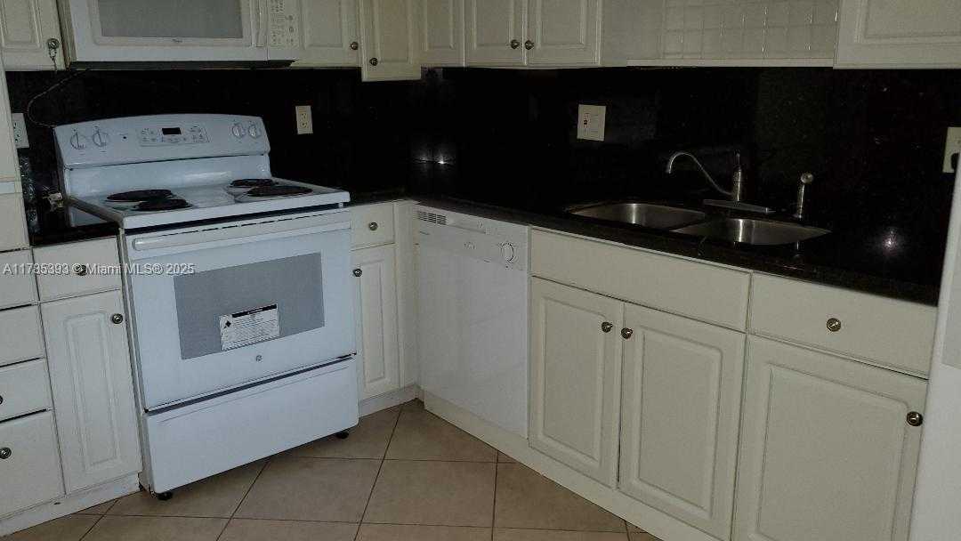 Small Image of 307 LAKEVIEW DR #102, Weston Number 6