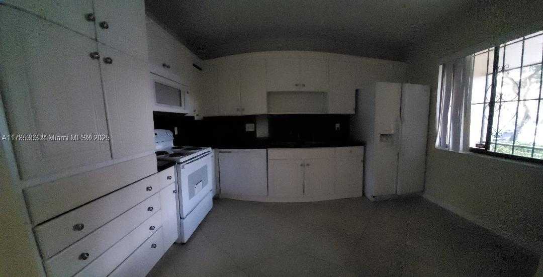 Small Image of 307 LAKEVIEW DR #102, Weston Number 8