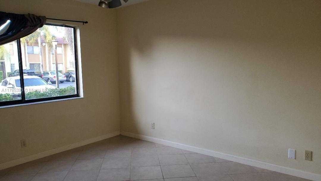 Small Image of 307 LAKEVIEW DR #102, Weston Number 9