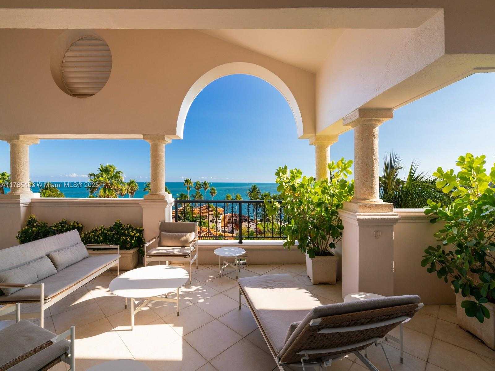 Small Image of 19152 FISHER ISLAND DR #19152, Miami Beach Number 3