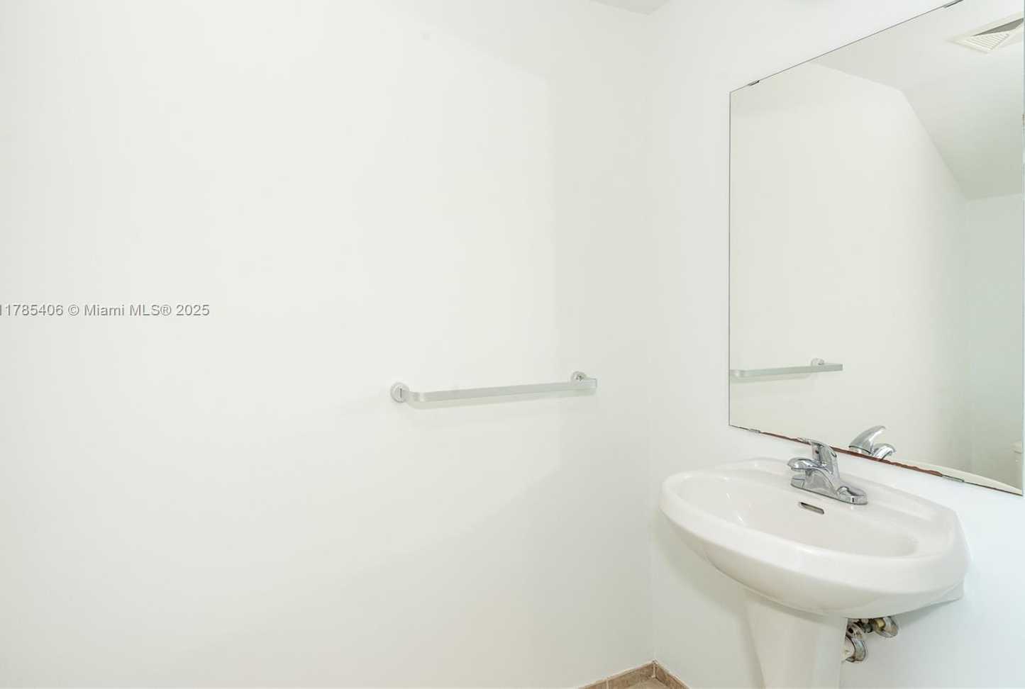 Small Image of 60 SOUTH WEST 13TH ST #2609, Miami Number 24