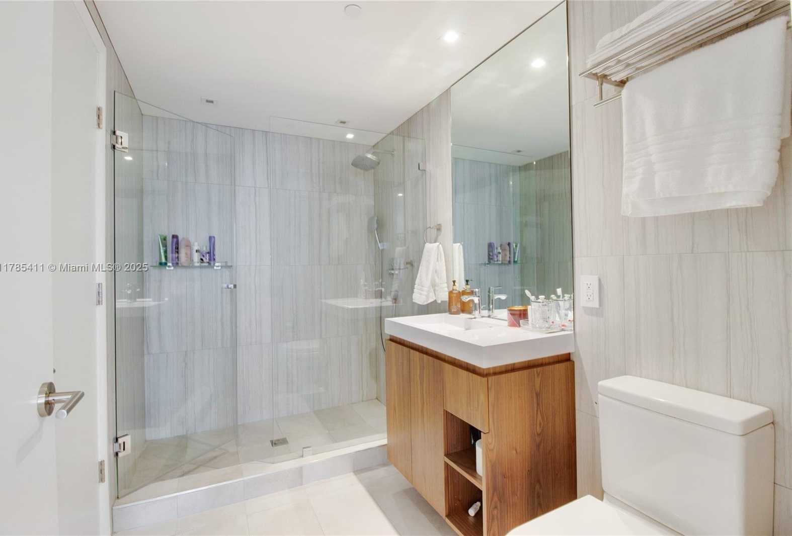 Small Image of 495 BRICKELL AVE #2311, Miami Number 11