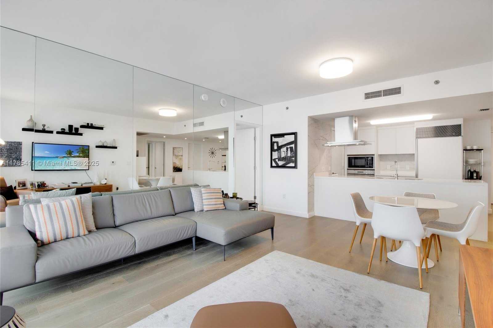 Small Image of 495 BRICKELL AVE #2311, Miami Number 6