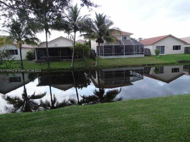 Small Image of 342 LAKEVIEW DR #105, Weston Number 2