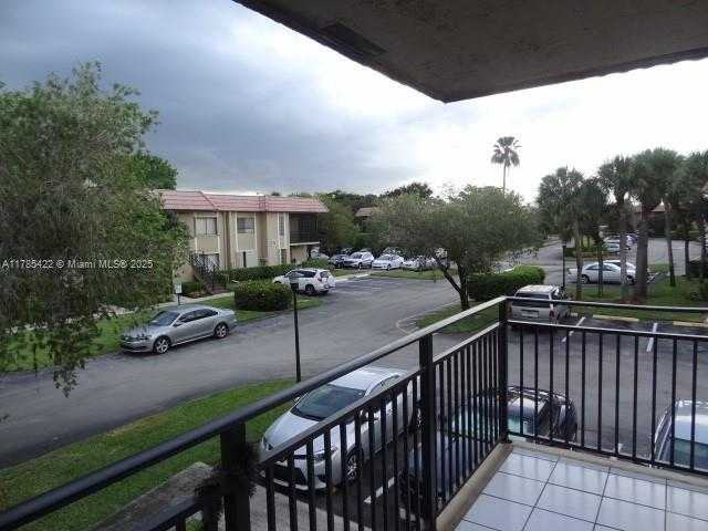 Small Image of 342 LAKEVIEW DR #105, Weston Number 5