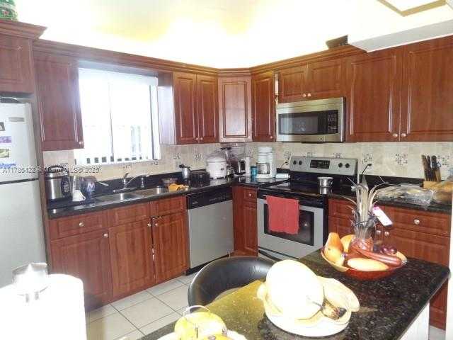 Small Image of 342 LAKEVIEW DR #105, Weston Number 6