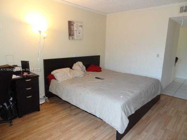 Small Image of 342 LAKEVIEW DR #105, Weston Number 9