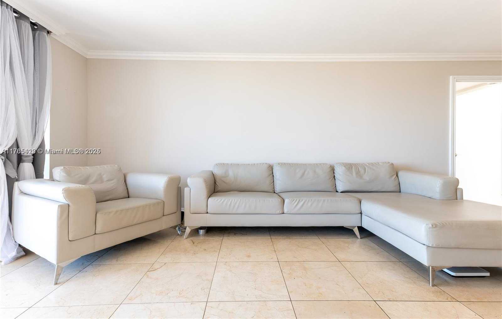 Small Image of 18011 BISCAYNE BLVD #902, Aventura Number 13